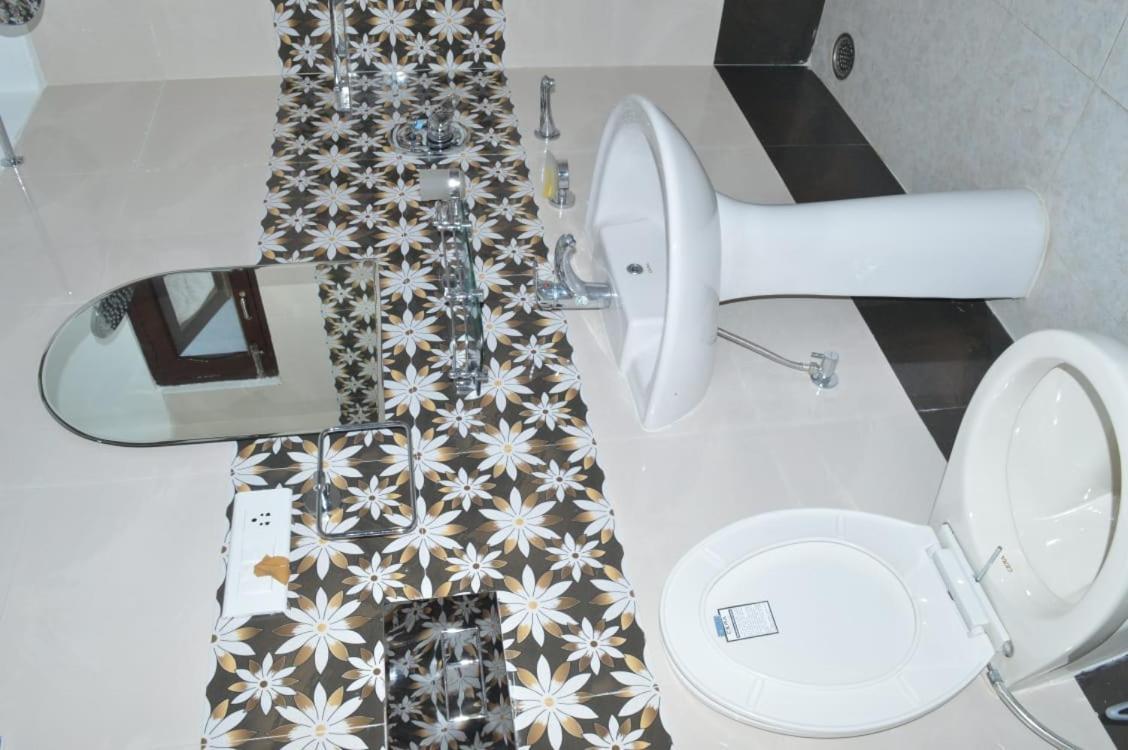 Breiancy Holiday Inn Cherrapunji Ngoại thất bức ảnh